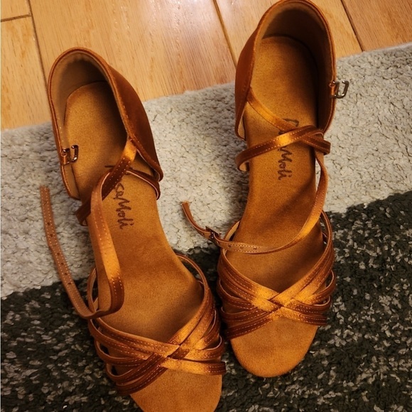 9.5 Heels - Picture 2 of 2